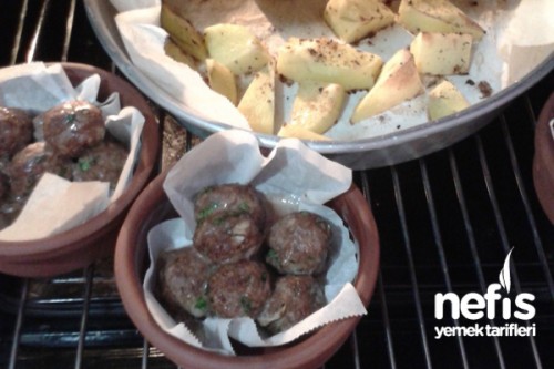 Fırında Köfte Elma Dilimi Patates