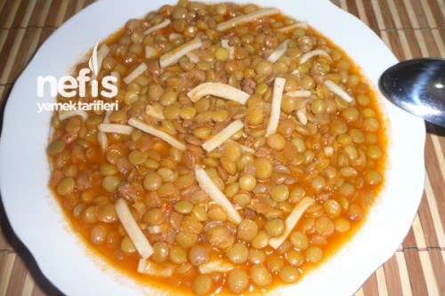 Kıymalı Erişteli Yeşil Mercimek Yemeği