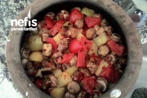 Güveçte Sebzeli Kuzu (Fırında)