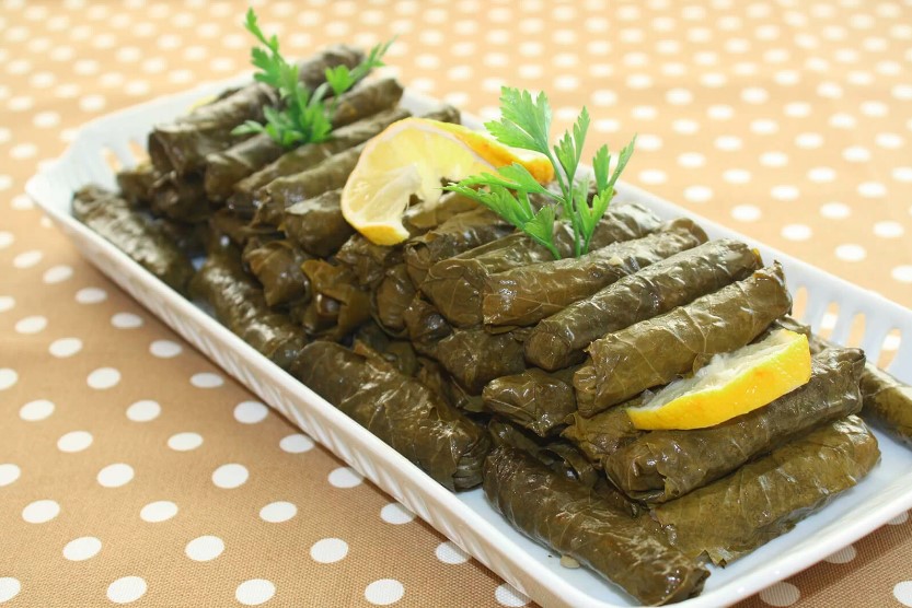Zeytinyağlı Fıstıklı Yaprak Sarma
