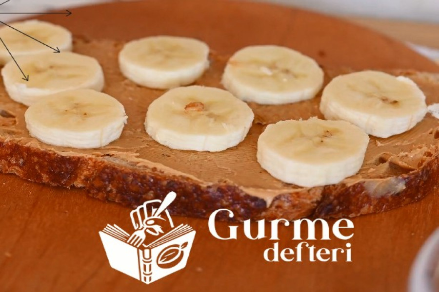Muz Dilimli Fıstık Ezmeli Ekmek Dilimi