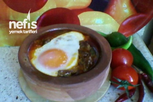 Güveçte Kavurmalı Yumurta