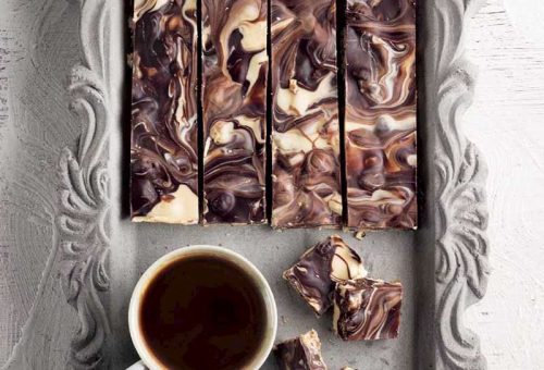 ÇİKOLATALI VE KURUYEMİŞLİ DİLİMLER