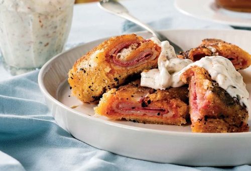 KAŞAR PEYNİRLİ VE SALAMLI EKMEK RULOLARI