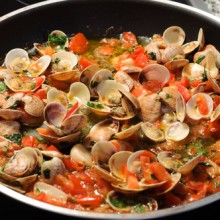 Sautéed Clams In Tomato Sauce