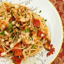 Spaghetti With Shrimp, Tomatoes & Breadcrumbs