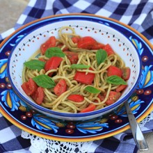 Spaghetti With Pesto & Tomato Salad