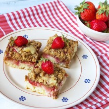 Strawberry Crumb Top Breakfast Bars