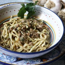 Trevi Black Celery Pesto & Sausage Pasta